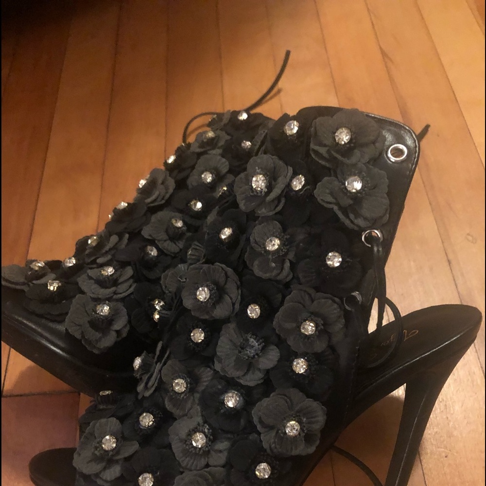 🔥🔥Women Shoes🔥🔥You C Them🙌🏽